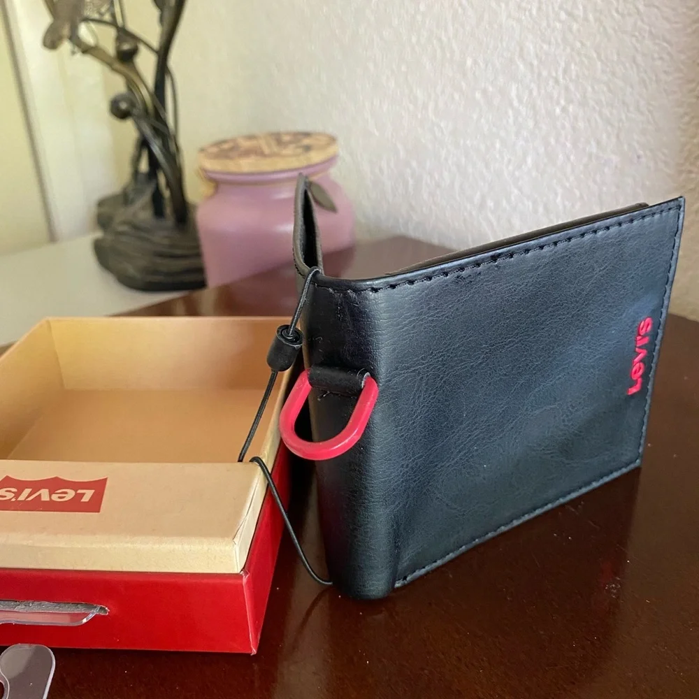 Men’s Wallet - Picture 2 of 8